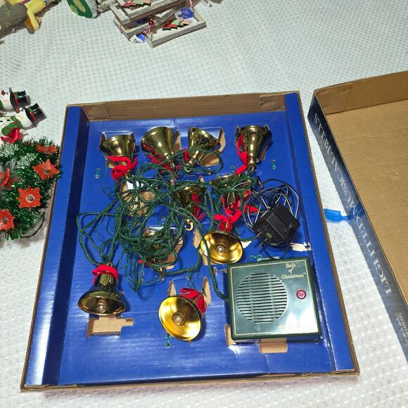 VINTAGE MR CHRISTMAS BELLS OF CHRISTMAS SET - Picture 4 of 8